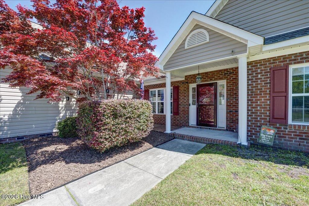 Photo of 110 Blackheath Drive, New Bern, NC 28560 (MLS # 100566714)