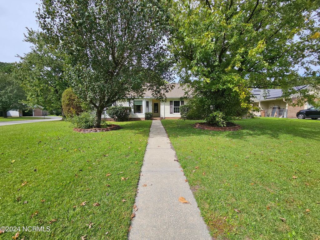 Photo of 218 Foxwood Court, Jacksonville, NC 28540 (MLS # 100571462)