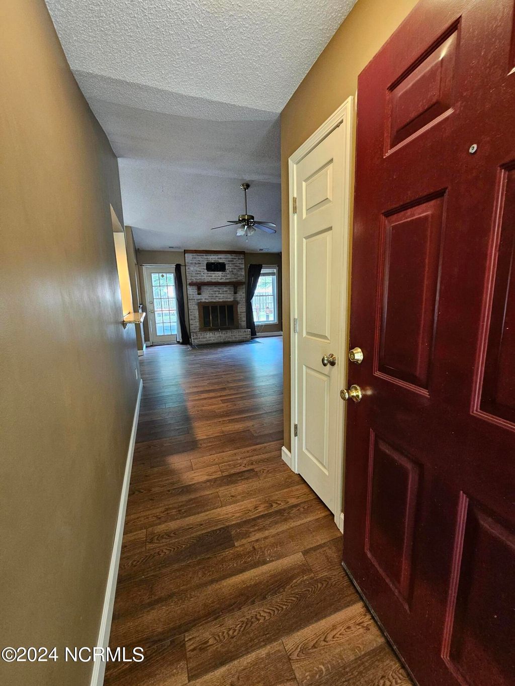 Photo of 218 Foxwood Court, Jacksonville, NC 28540 (MLS # 100571462)