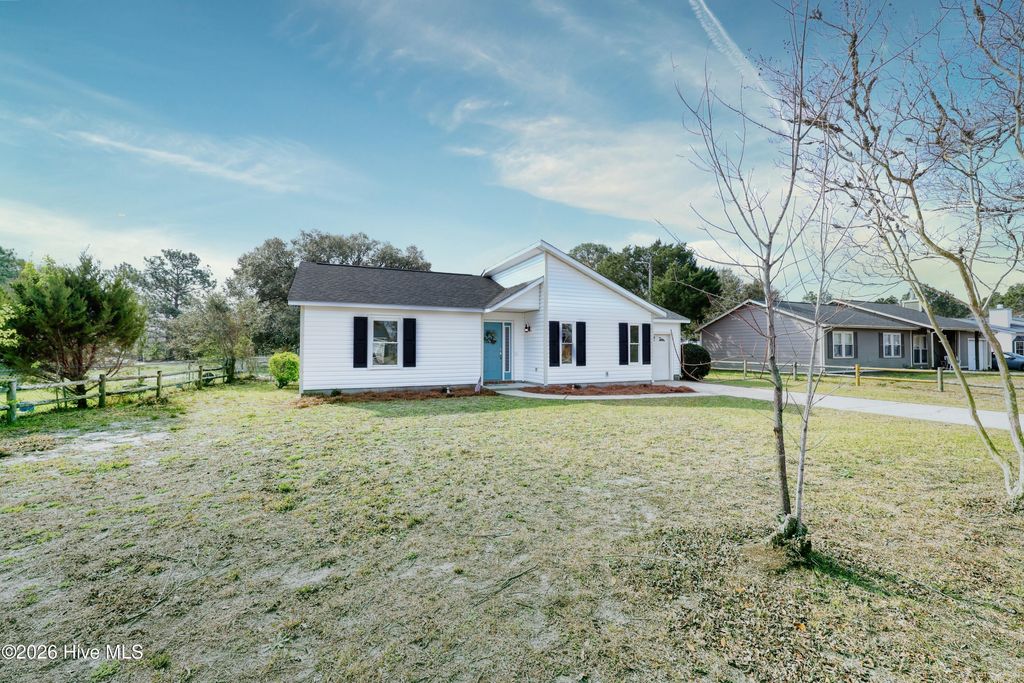 Photo of 214 W Volant Street, Hubert, NC 28539 (MLS # 100561952)