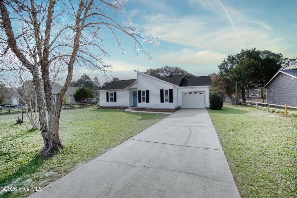 Photo of 214 W Volant Street, Hubert, NC 28539 (MLS # 100561952)