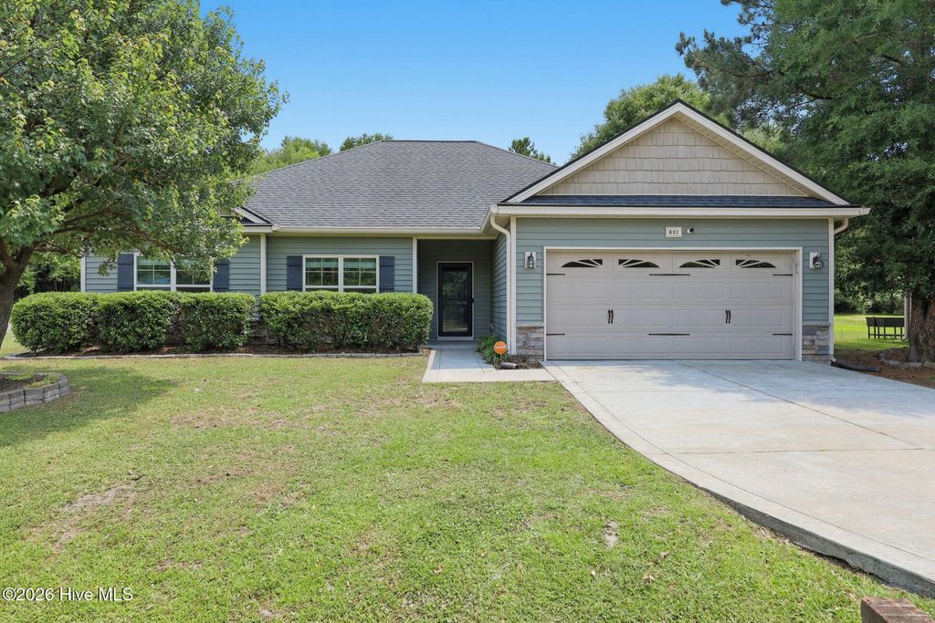 Photo of 801 Lavender Court, Hubert, NC 28539 (MLS # 100577893)