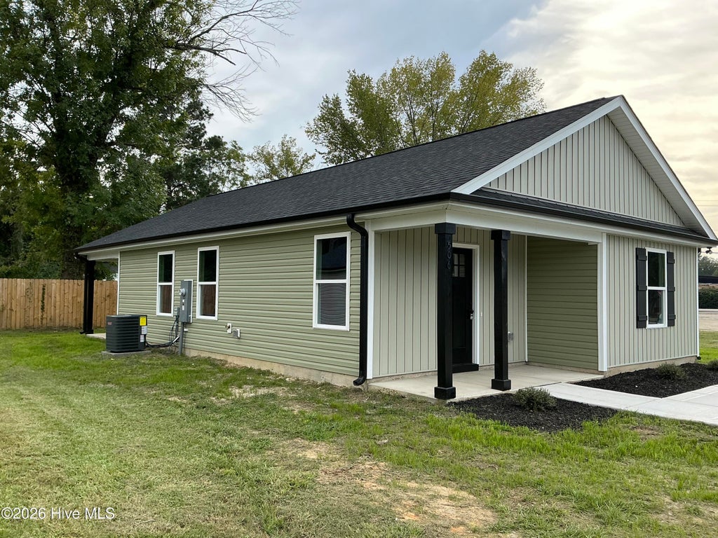 Photo of 506 Crump Street, Smithfield, NC 27577 (MLS # 100610902)