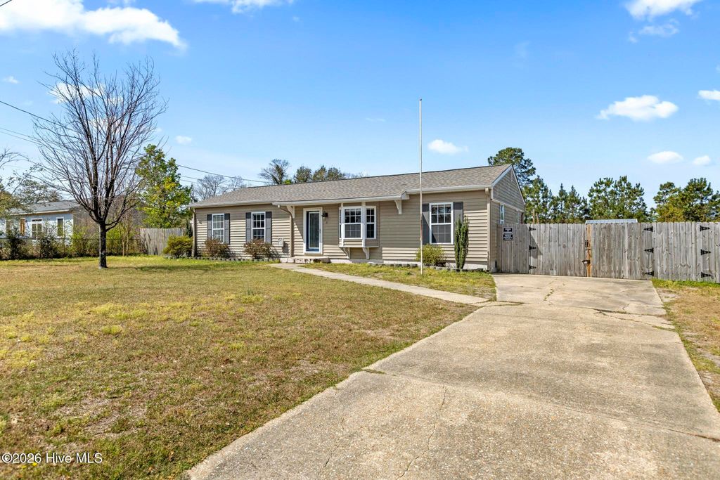 Photo of 38 Riegel Drive, Hubert, NC 28539 (MLS # 100564622)