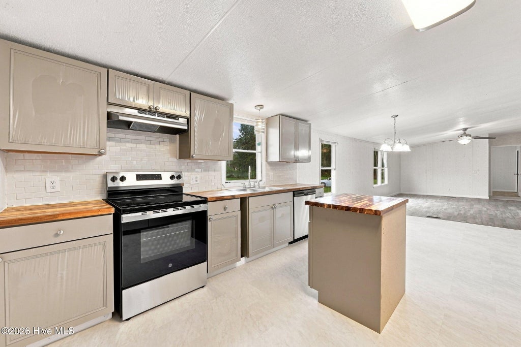 Photo of 141 Woodview Lane, Kinston, NC 28501 (MLS # 100599710)