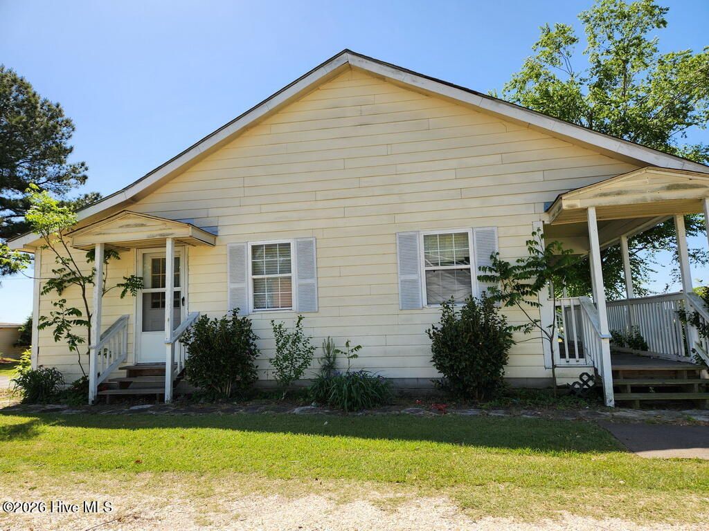 Photo of 3941 Burnette Farm Road, Tarboro, NC 27886 (MLS # 100571236)
