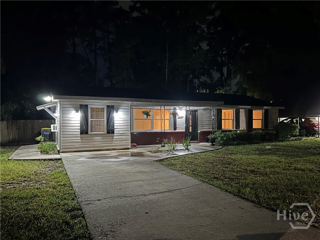 Photo of 27 Sidney Drive, Savannah, GA 31406 (MLS # SA354951)