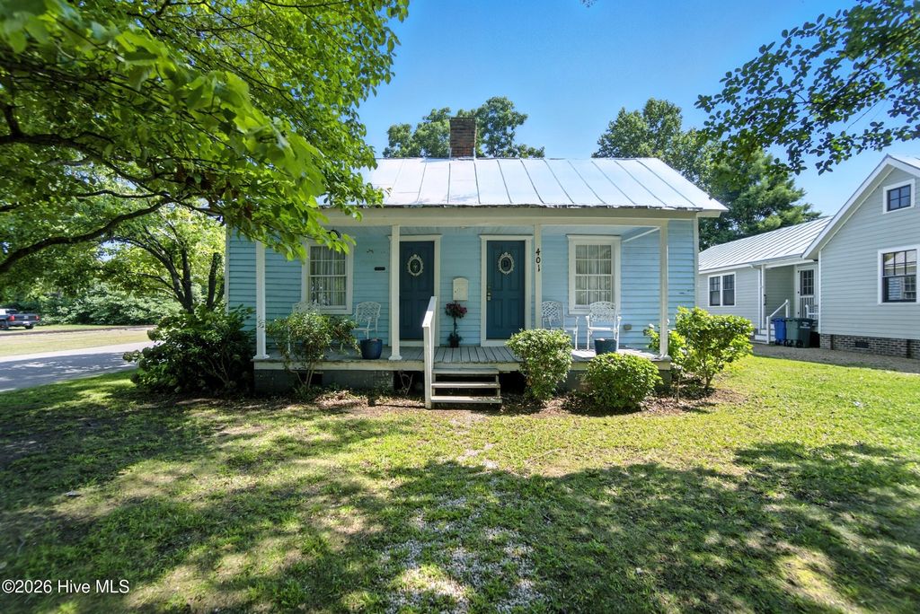 Photo of 401 E Queen Street, Edenton, NC 27932 (MLS # 100565356)