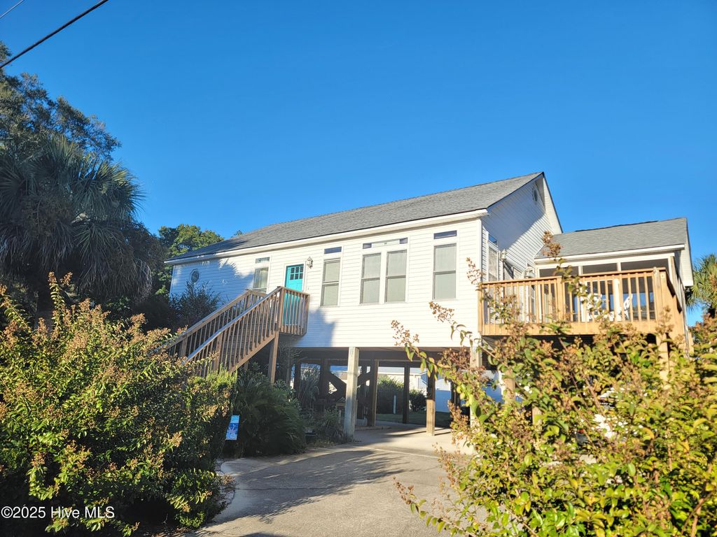 Photo of 1871 Ocean View Drive SW, Ocean Isle Beach, NC 28469 (MLS # 100538201)