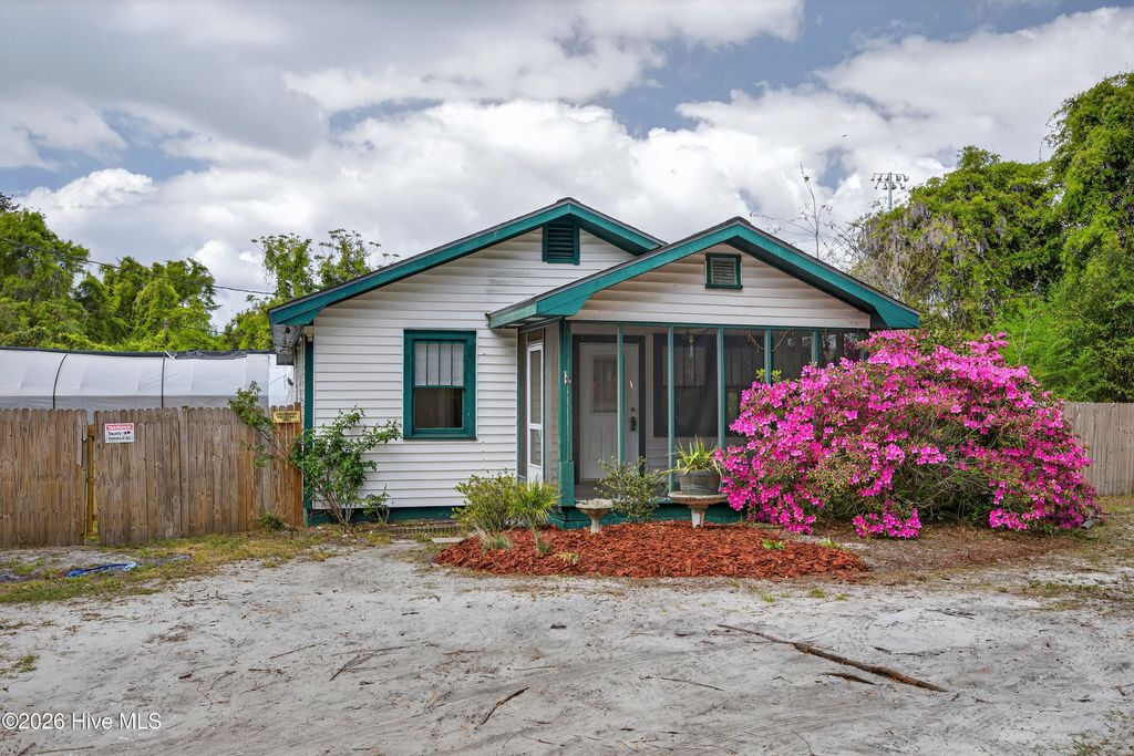 Photo of 2240 W Lake Shore Drive, Wilmington, NC 28401 (MLS # 100564526)