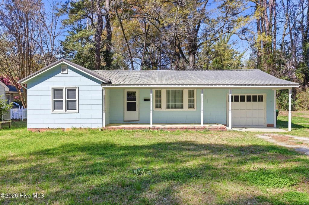 Photo of 221 N Thompson Street, Whiteville, NC 28472 (MLS # 100562415)
