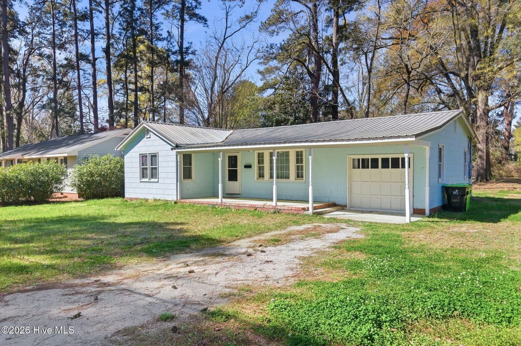 Photo of 221 N Thompson Street, Whiteville, NC 28472 (MLS # 100562415)