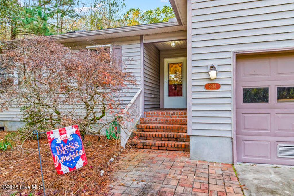 Photo of 9314 Doris Drive, Oriental, NC 28571 (MLS # 100543325)