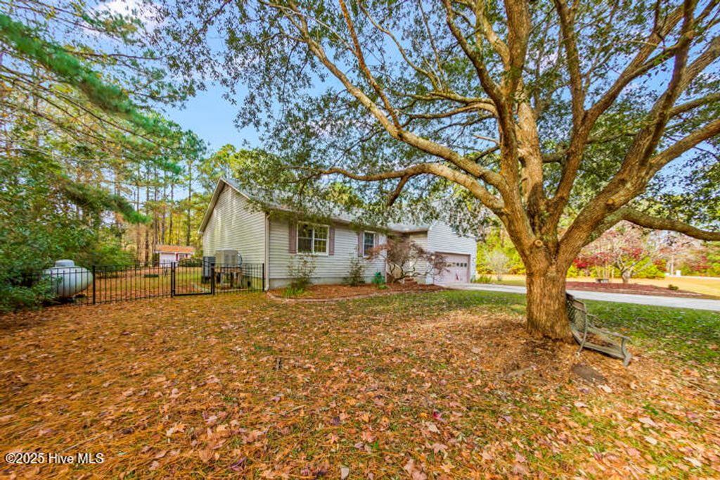 Photo of 9314 Doris Drive, Oriental, NC 28571 (MLS # 100543325)