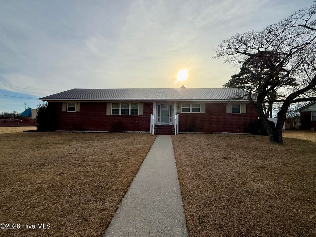 Photo of 212 Sunset Drive, Williamston, NC 27892 (MLS # 100555939)