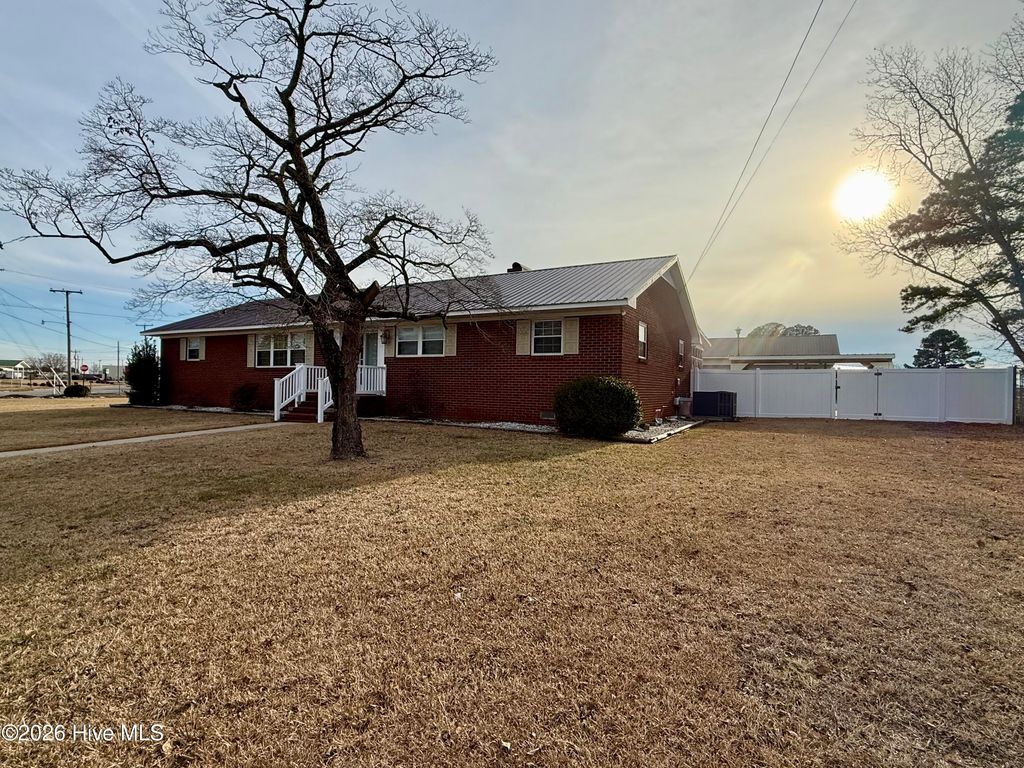 Photo of 212 Sunset Drive, Williamston, NC 27892 (MLS # 100555939)