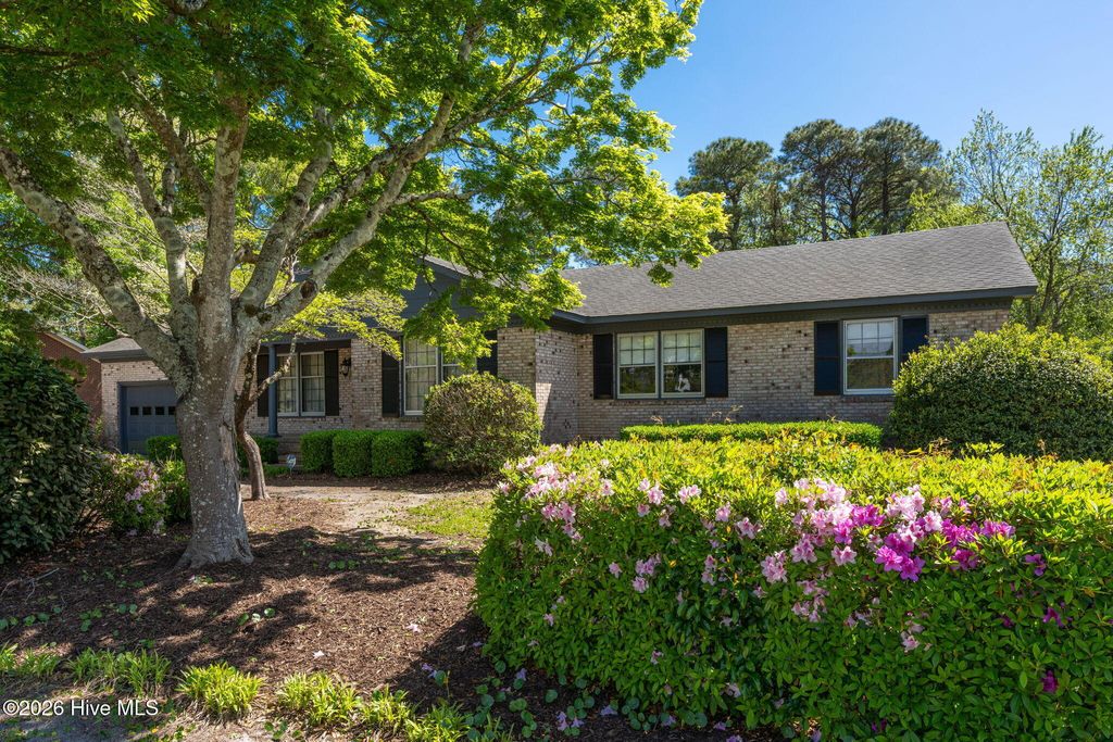 Photo of 913 Robert E Lee Drive, Wilmington, NC 28412 (MLS # 100566368)