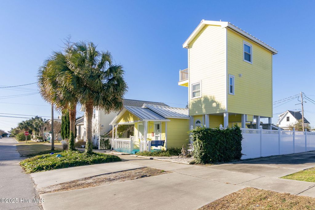 Photo of 104 S 13th Street, Morehead City, NC 28557 (MLS # 100545940)