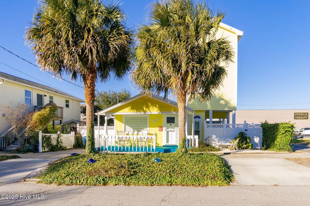 Photo of 104 S 13th Street, Morehead City, NC 28557 (MLS # 100545940)