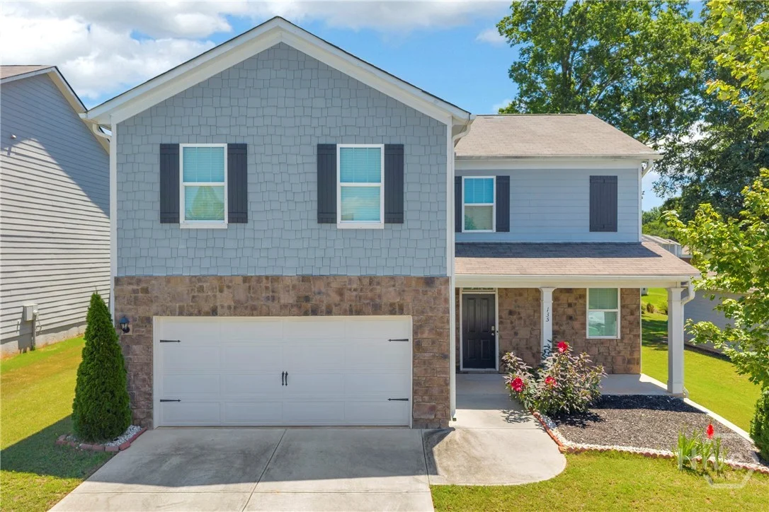 135 Starbuck Parkway