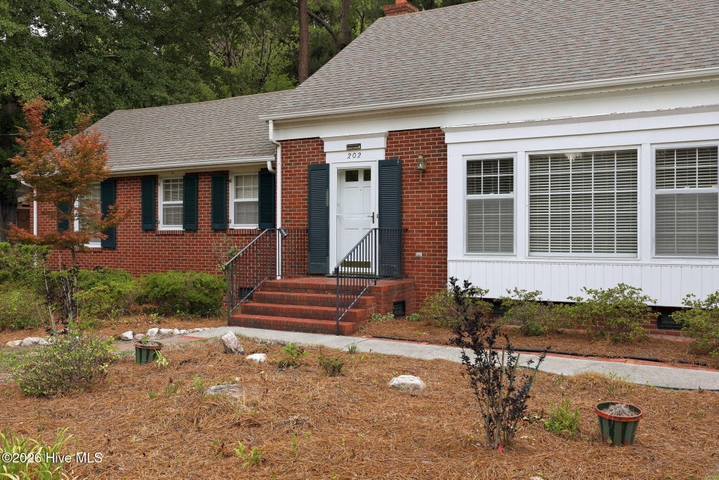 Photo of 202 Greenbriar Drive, Greenville, NC 27834 (MLS # 100585170)