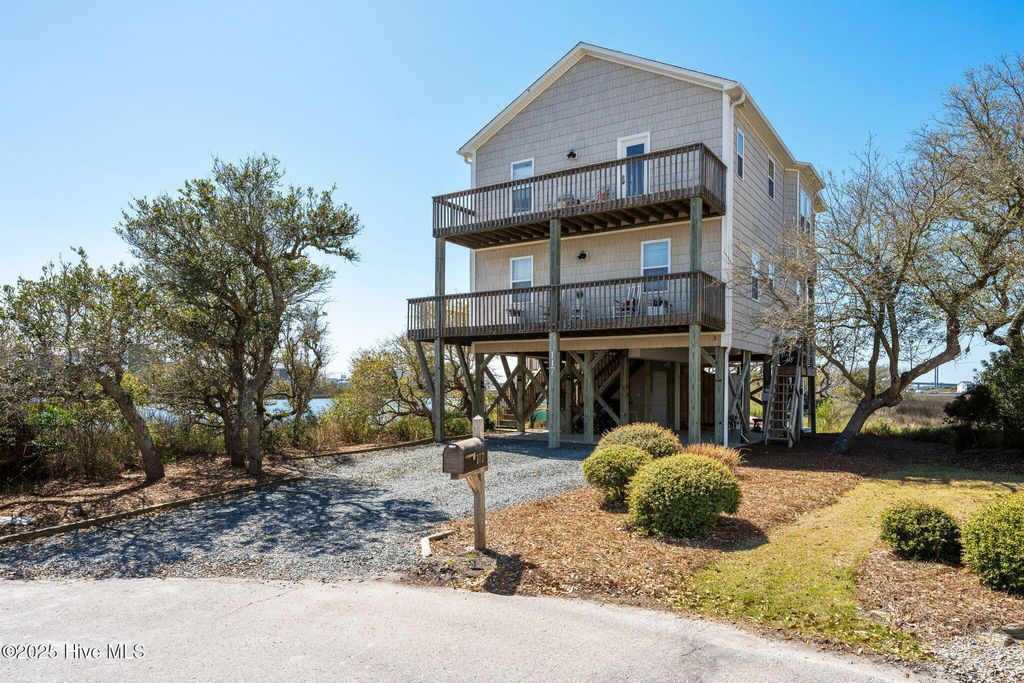 Photo of 117 Anchor Drive, Surf City, NC 28445 (MLS # 100488869)