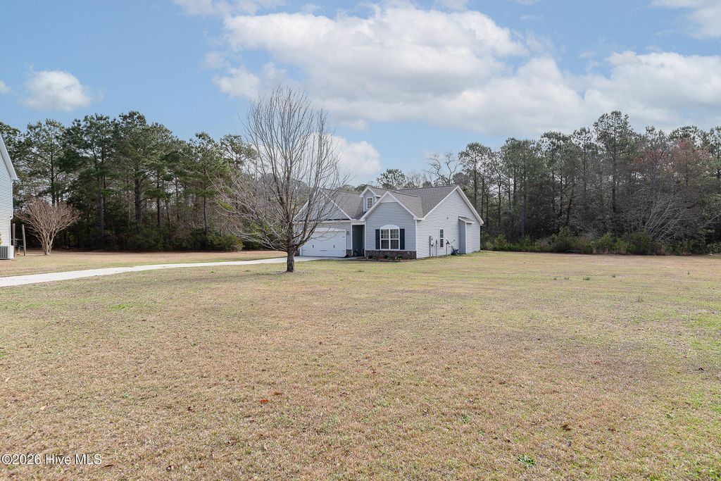 Photo of 604 Mayapple Lane, Hubert, NC 28539 (MLS # 100560895)