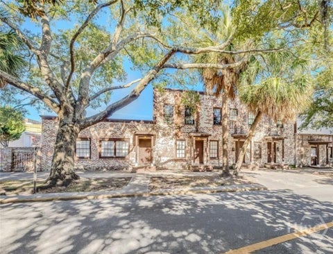 Townhouse For Rent - 510 E Liberty Street<br/> Chatham County, Savannah, GA 31401