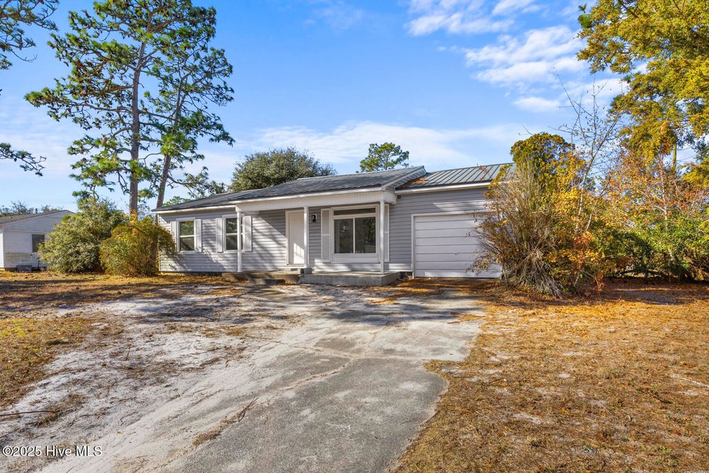 Photo of 81 Crown Point Road, Hubert, NC 28539 (MLS # 100546120)