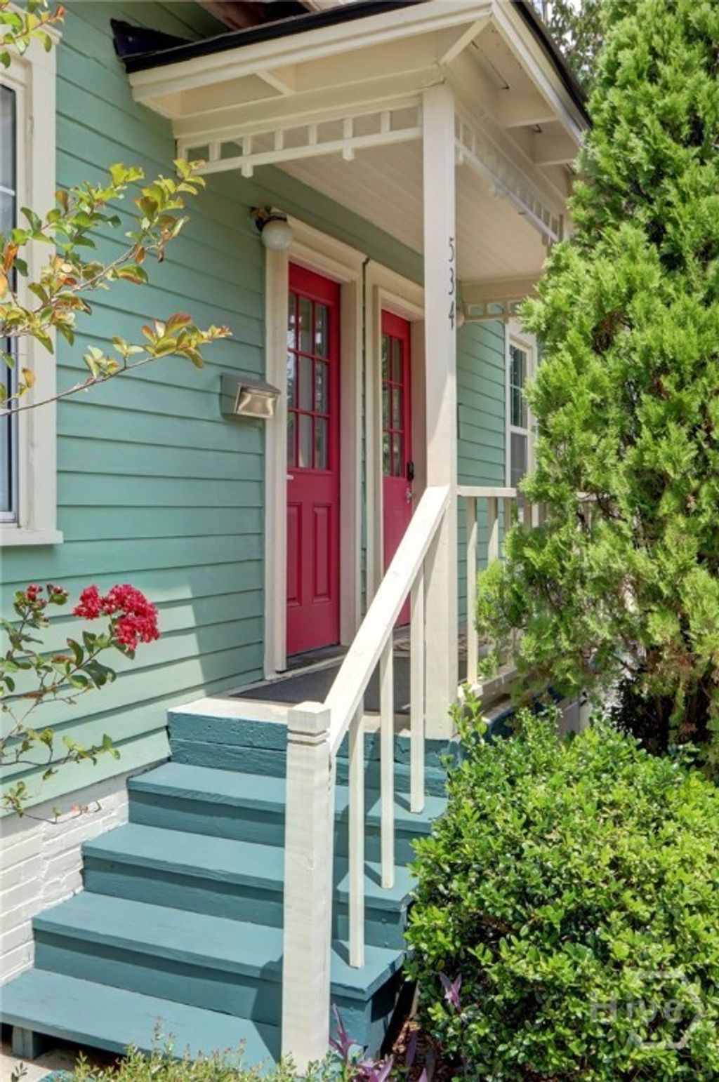 Photo of 534 E Gordon Lane, Savannah, GA 31401 (MLS # SA334027)