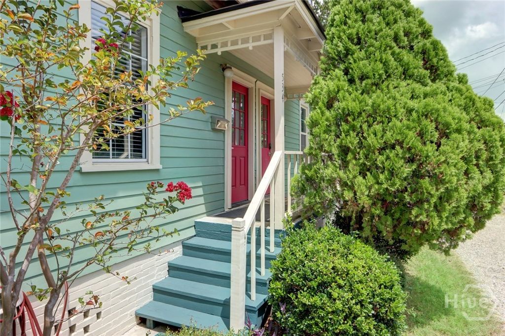 Photo of 534 E Gordon Lane, Savannah, GA 31401 (MLS # SA334027)