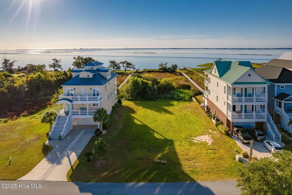 Photo of 743 Cannonsgate Drive, Newport, NC 28570 (MLS # 100530152)
