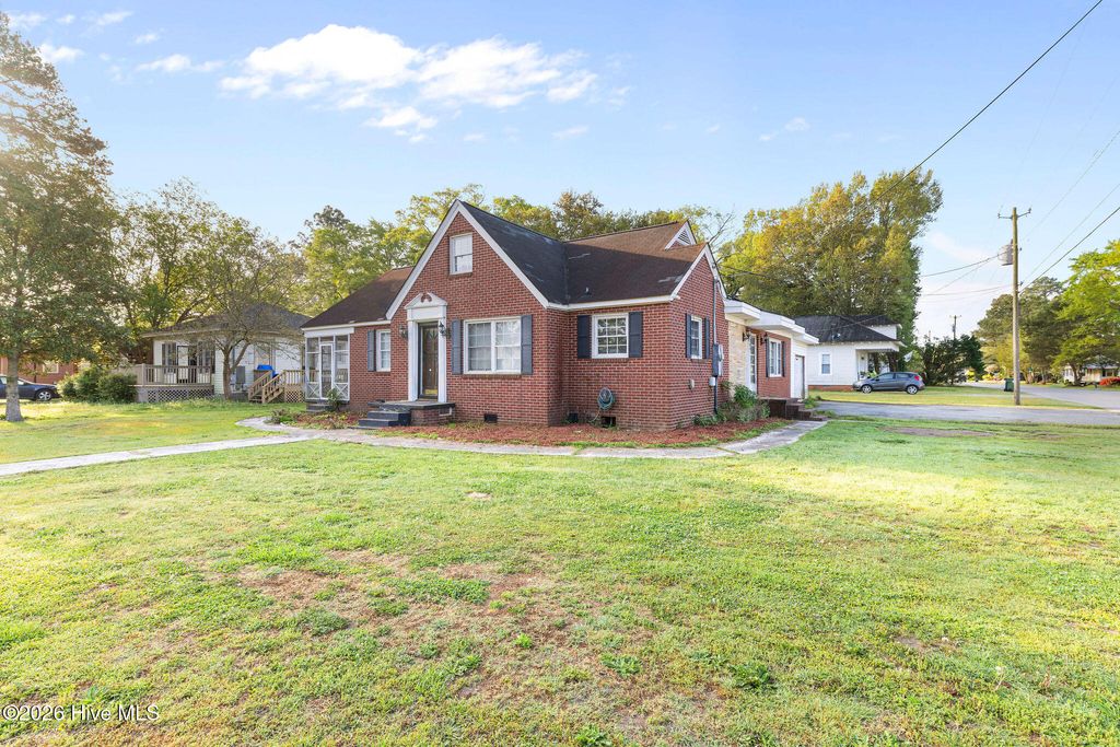 Photo of 204 N Washington Street, Pikeville, NC 27863 (MLS # 100567647)