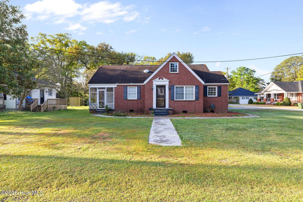 Photo of 204 N Washington Street, Pikeville, NC 27863 (MLS # 100567647)