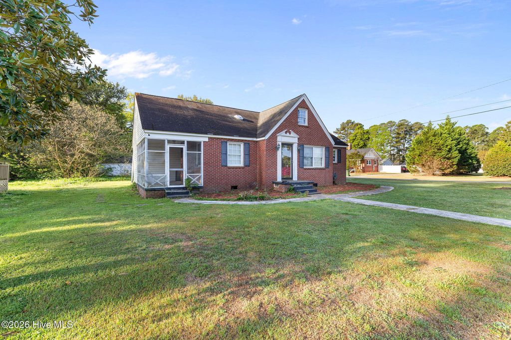 Photo of 204 N Washington Street, Pikeville, NC 27863 (MLS # 100567647)