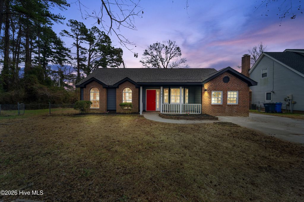 Photo of 105 Arlington Court, Jacksonville, NC 28546 (MLS # 100558242)