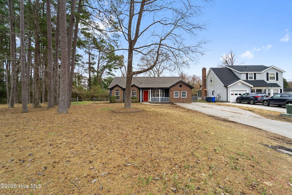 Photo of 105 Arlington Court, Jacksonville, NC 28546 (MLS # 100558242)