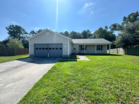 Homes For Sale - 205 Concord Lane<br/> Richlands, NC 28574