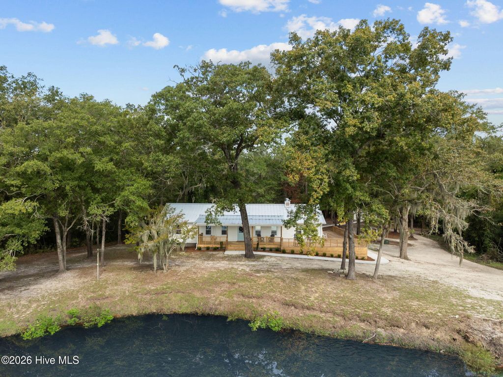 Photo of 360 Fontanel Lake Drive, Burgaw, NC 28425 (MLS # 100561403)