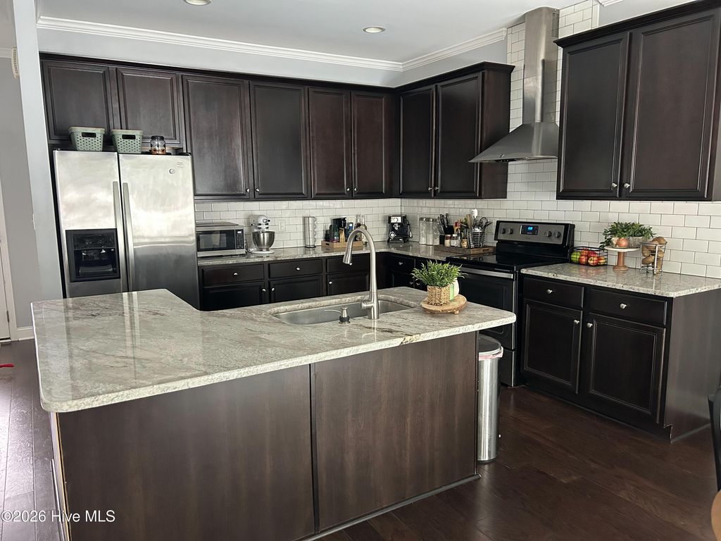 Photo of 324 Holly Grove Court W, Jacksonville, NC 28540 (MLS # 100552323)