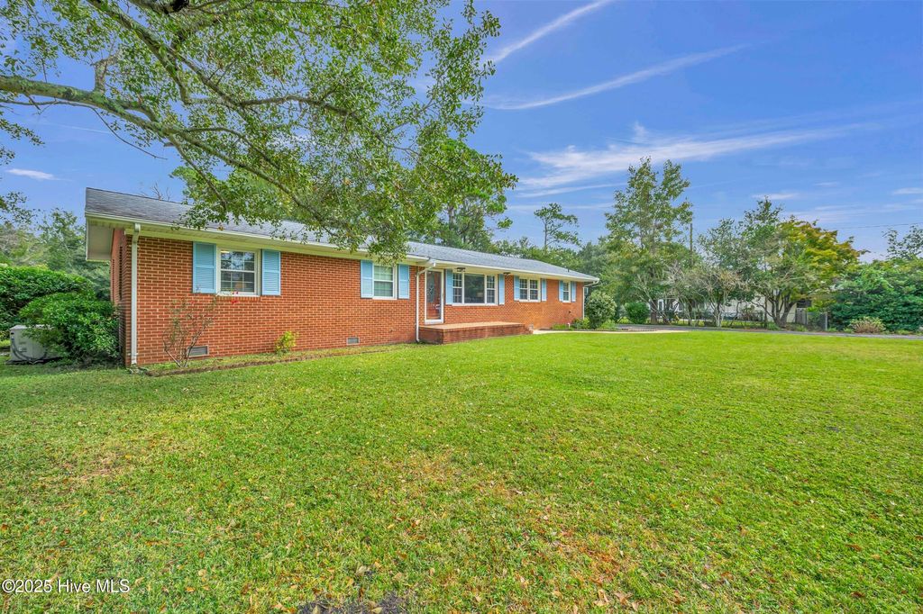 Photo of 525 Bedford Forest Drive, Wilmington, NC 28412 (MLS # 100562736)