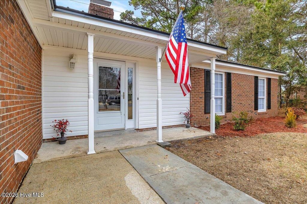 Photo of 512 E Springhill Terrace, Jacksonville, NC 28546 (MLS # 100555805)