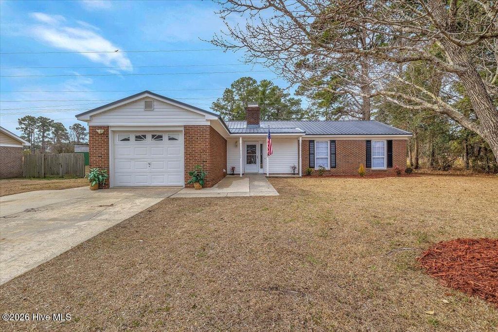 Photo of 512 E Springhill Terrace, Jacksonville, NC 28546 (MLS # 100555805)