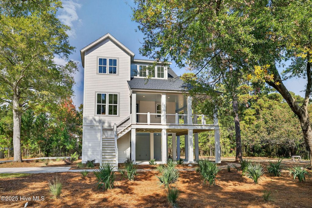 Photo of 221 Inlet Point Drive, Wilmington, NC 28409 (MLS # 100540664)