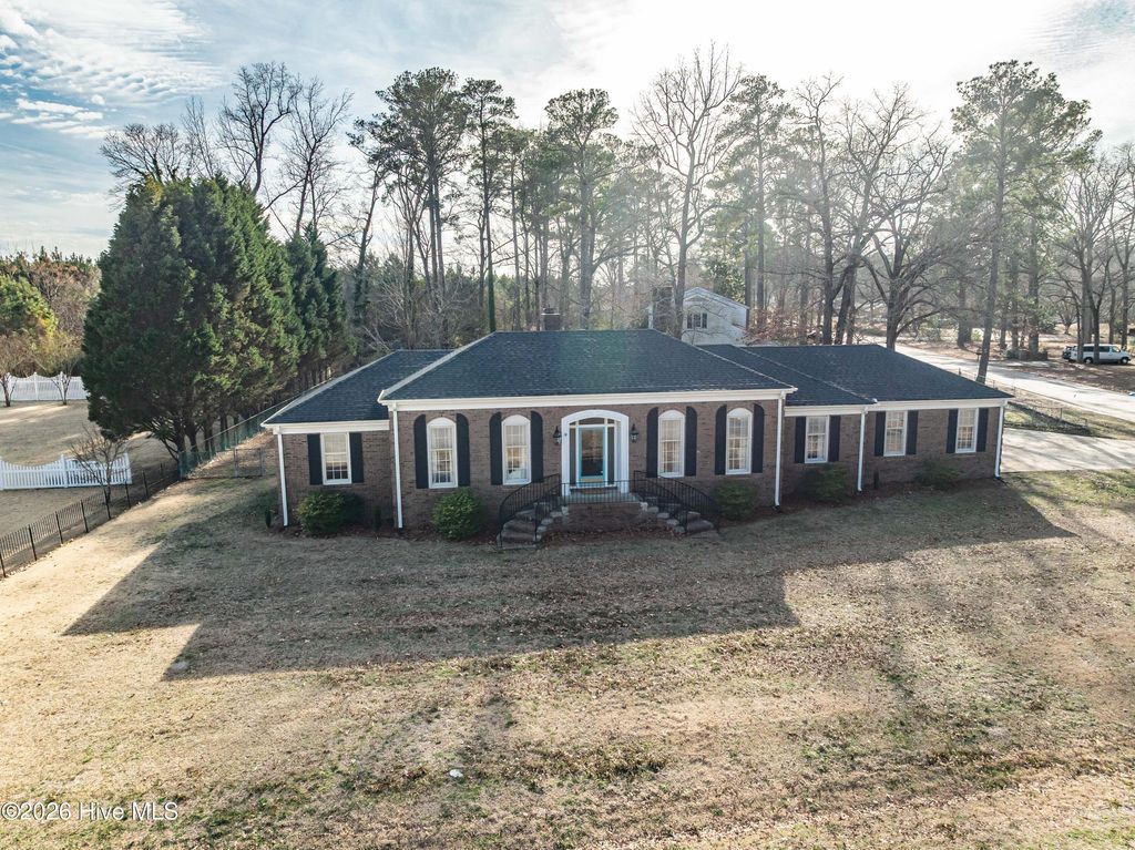 Photo of 201 Dogwood Drive, Washington, NC 27889 (MLS # 100556877)