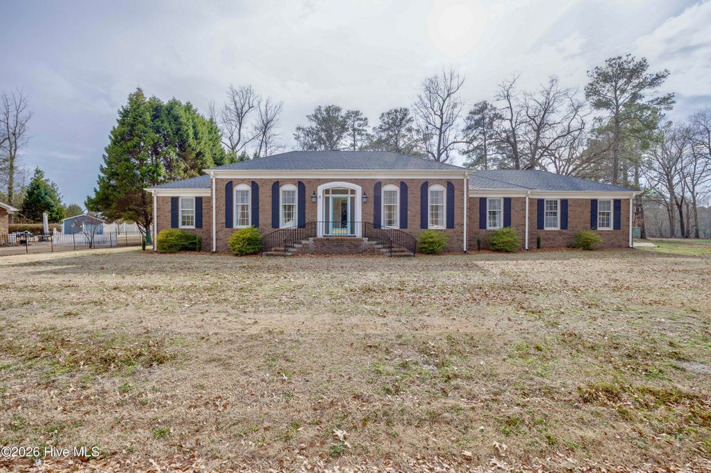 Photo of 201 Dogwood Drive, Washington, NC 27889 (MLS # 100556877)