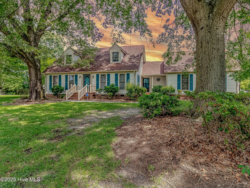 Photo of 206 Maplewood Drive, Goldsboro, NC 27534 (MLS # 100530666)