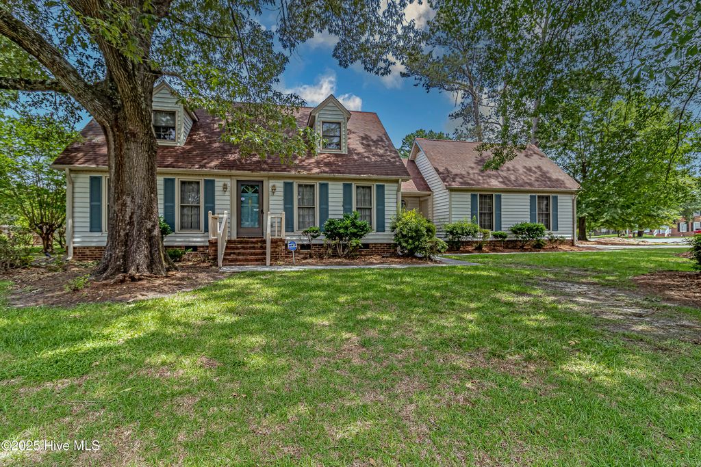 Photo of 206 Maplewood Drive, Goldsboro, NC 27534 (MLS # 100530666)