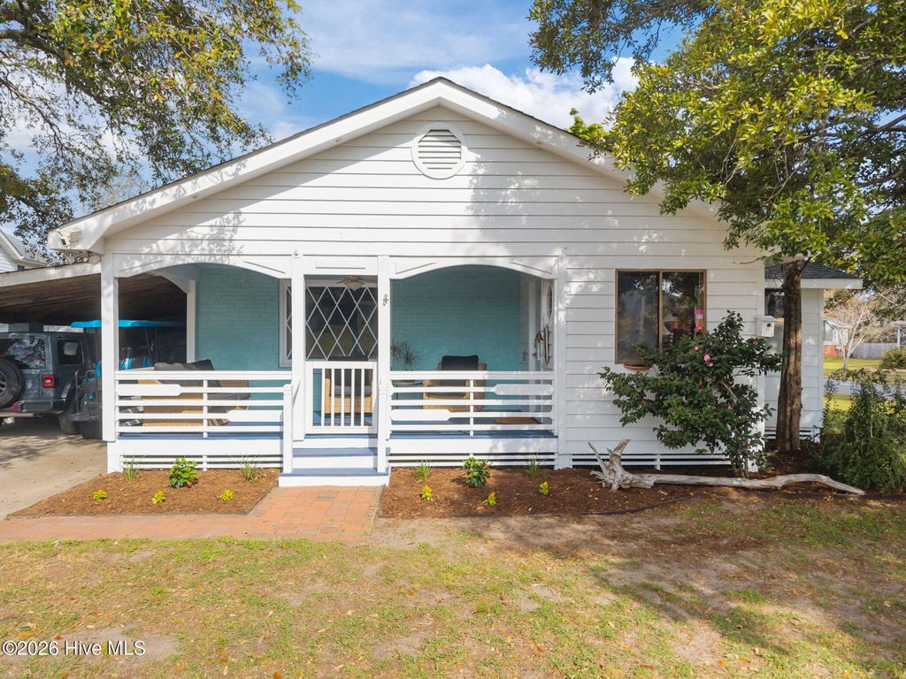Photo of 109 River Drive, Southport, NC 28461 (MLS # 100564624)