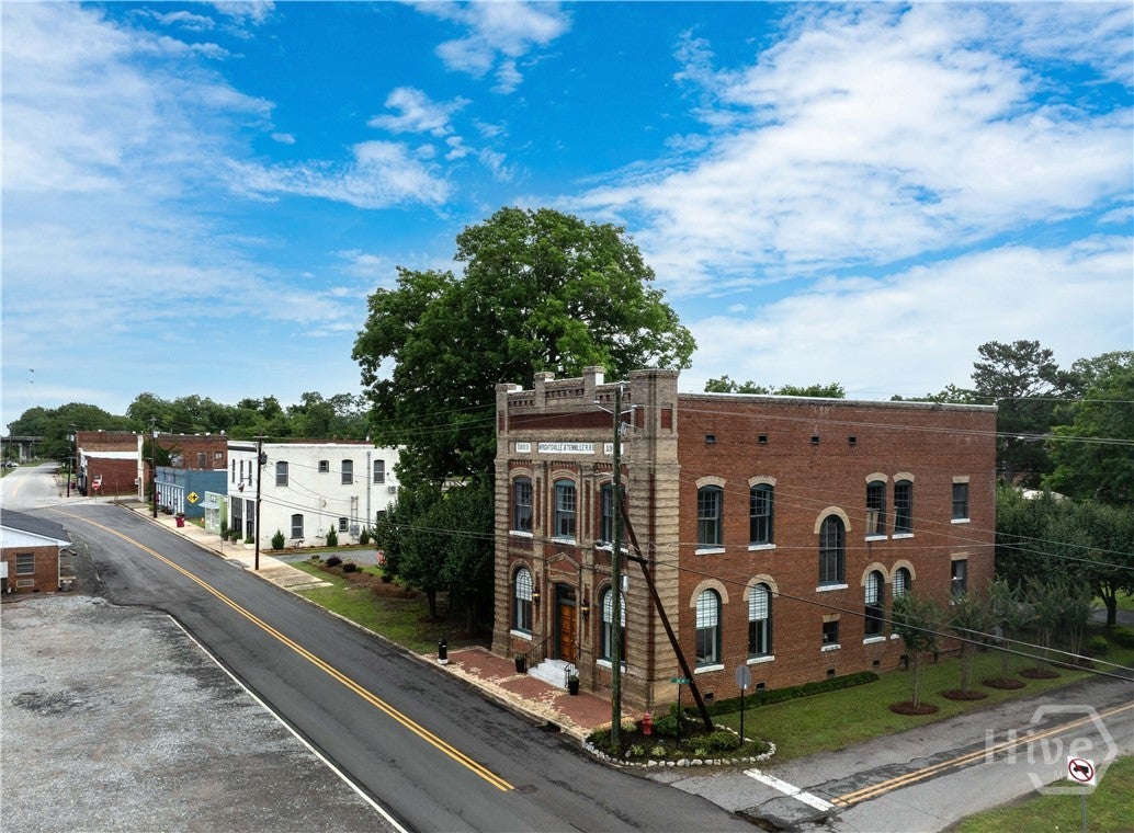 103-121 W South Central Avenue